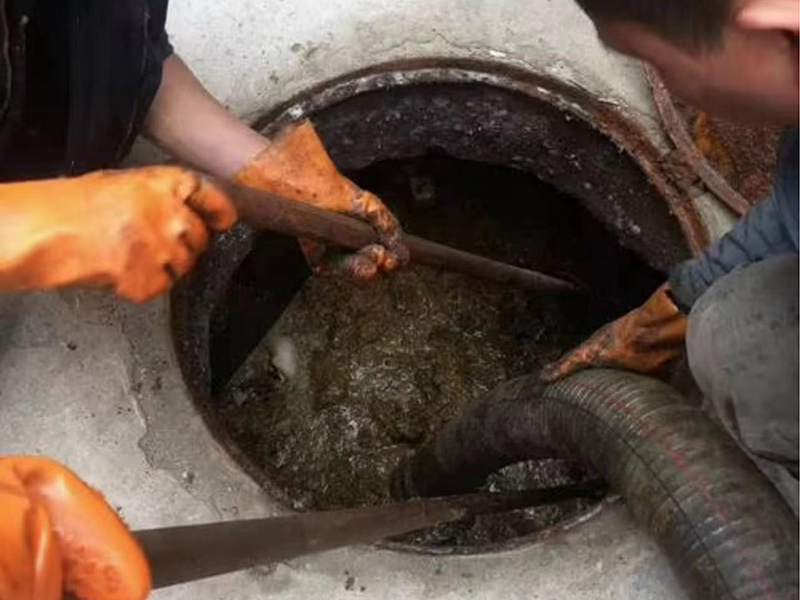 英吉沙清理化粪池时如何避免沼气的危害?